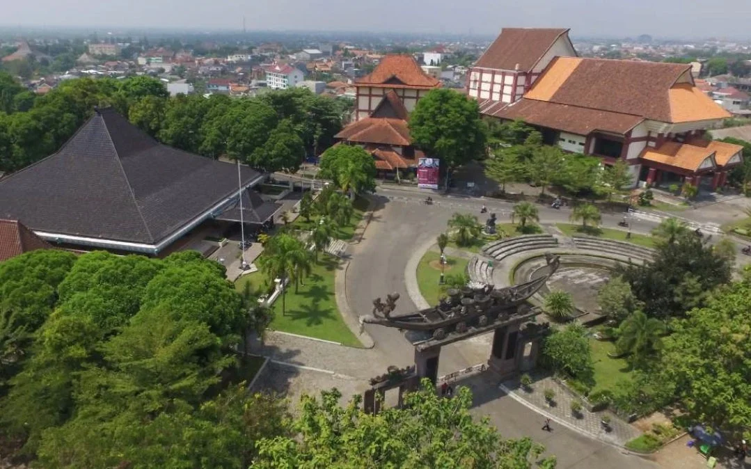 インドネシア国立芸術大学スラカルタ校の空撮