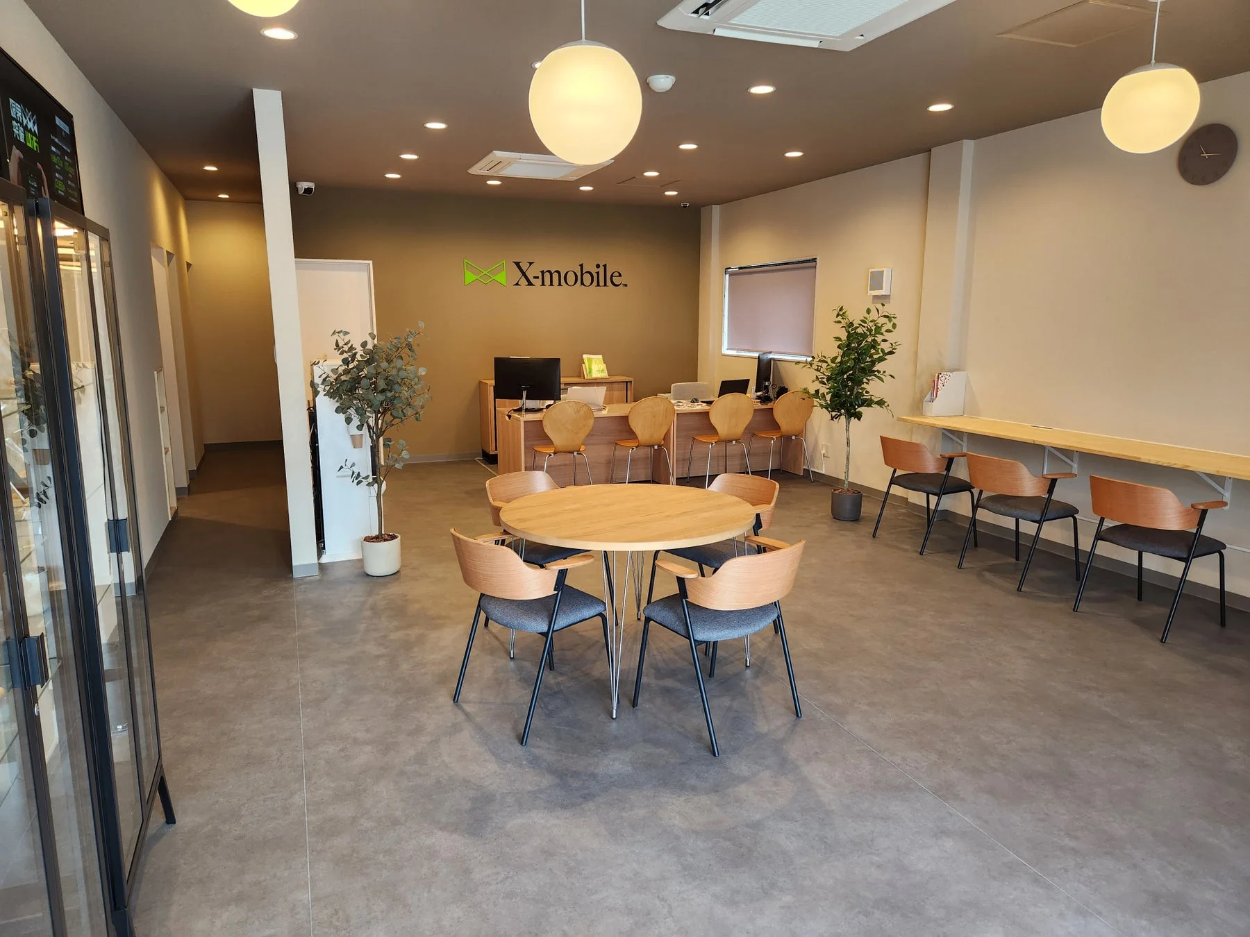 エックスモバイル 前橋店の店内