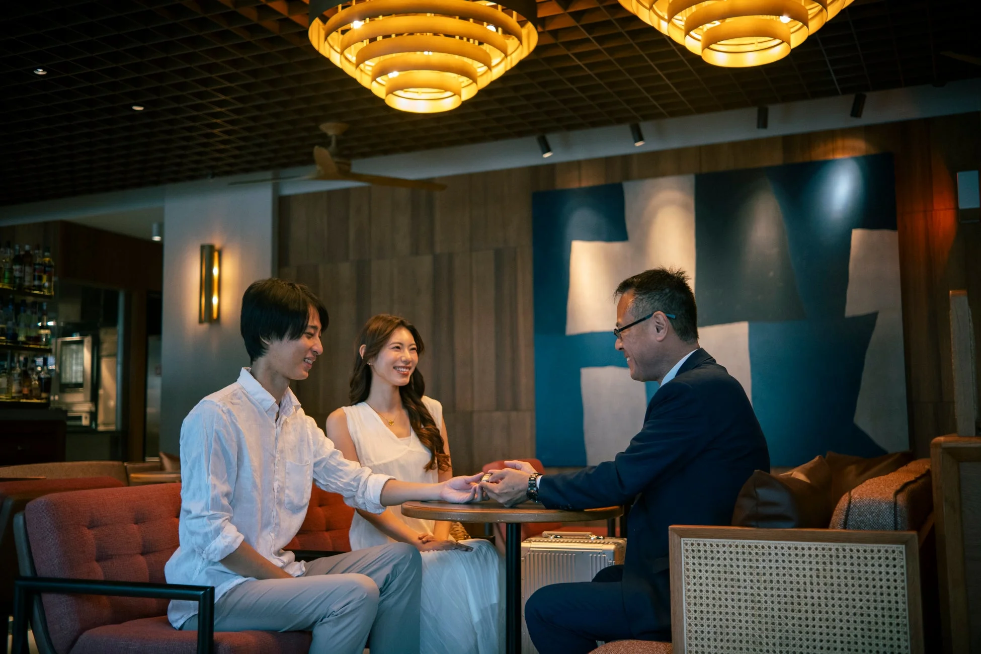 ラウンジでの会話