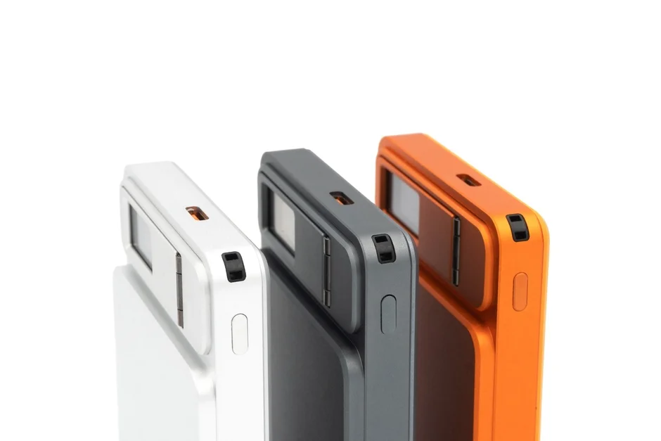 Element Metal Power Bank 8000のカラーバリエーション