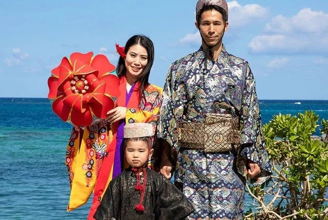 琉球衣装で記念撮影