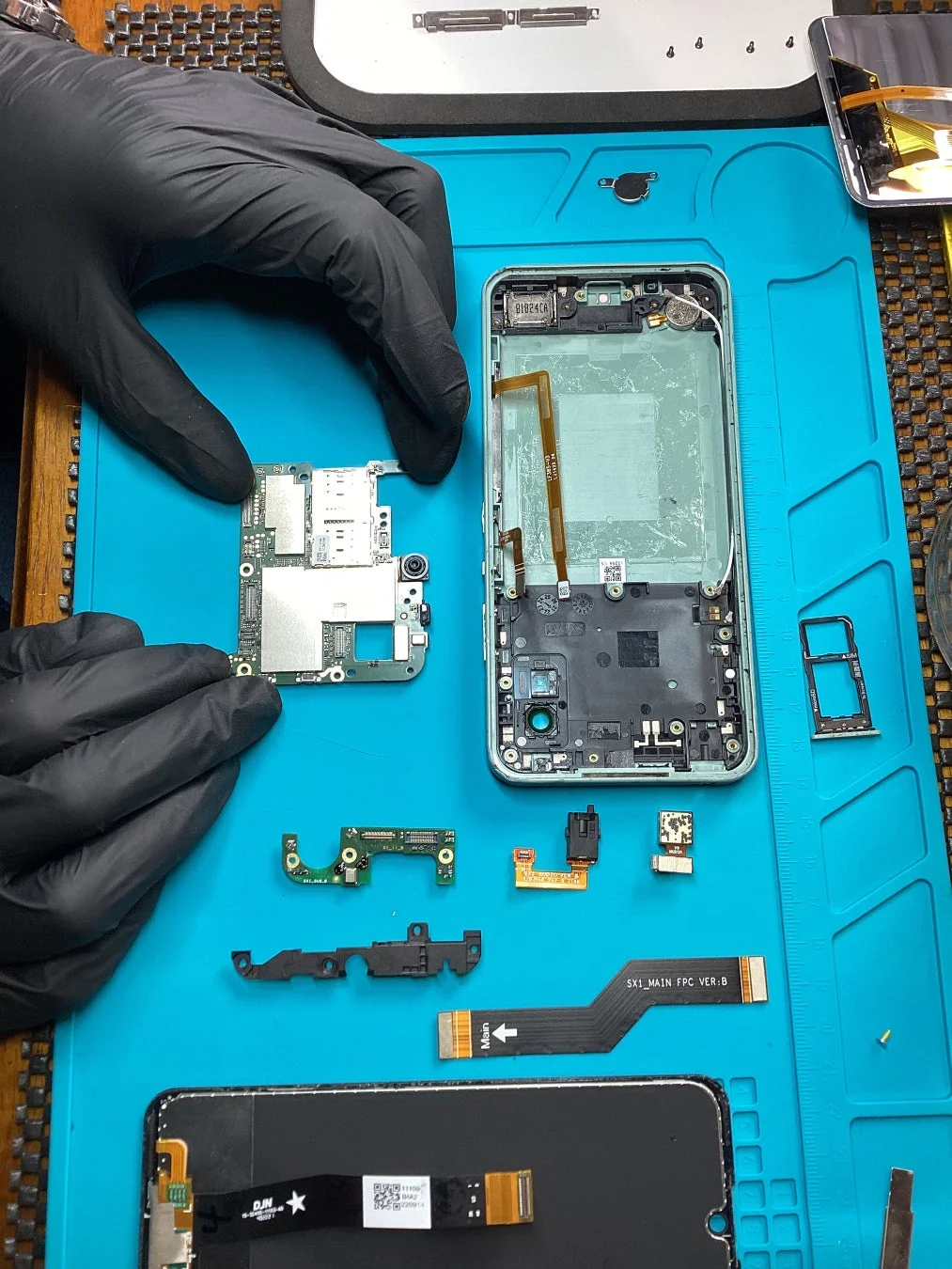 スマートフォンのメインボード