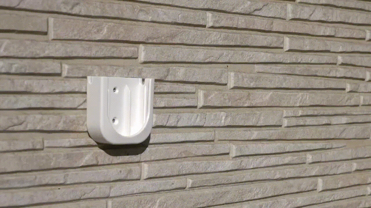 石壁にブラケット