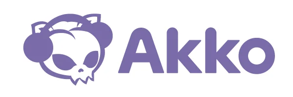 ヘッドホンを装着したスカルのイラストと「Akko」という文字のロゴ