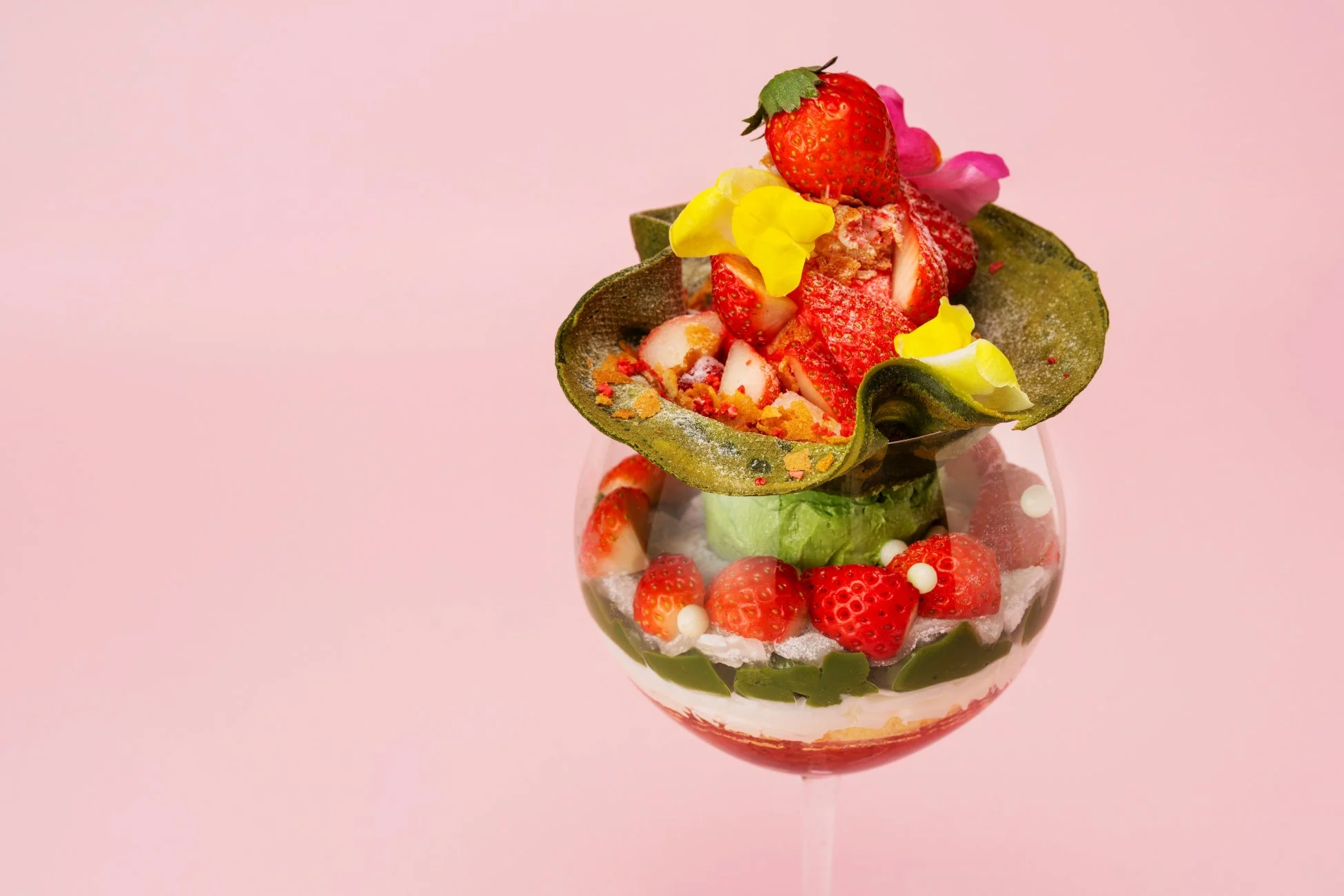 宮古島いちごと京都抹茶のクレープパフェ