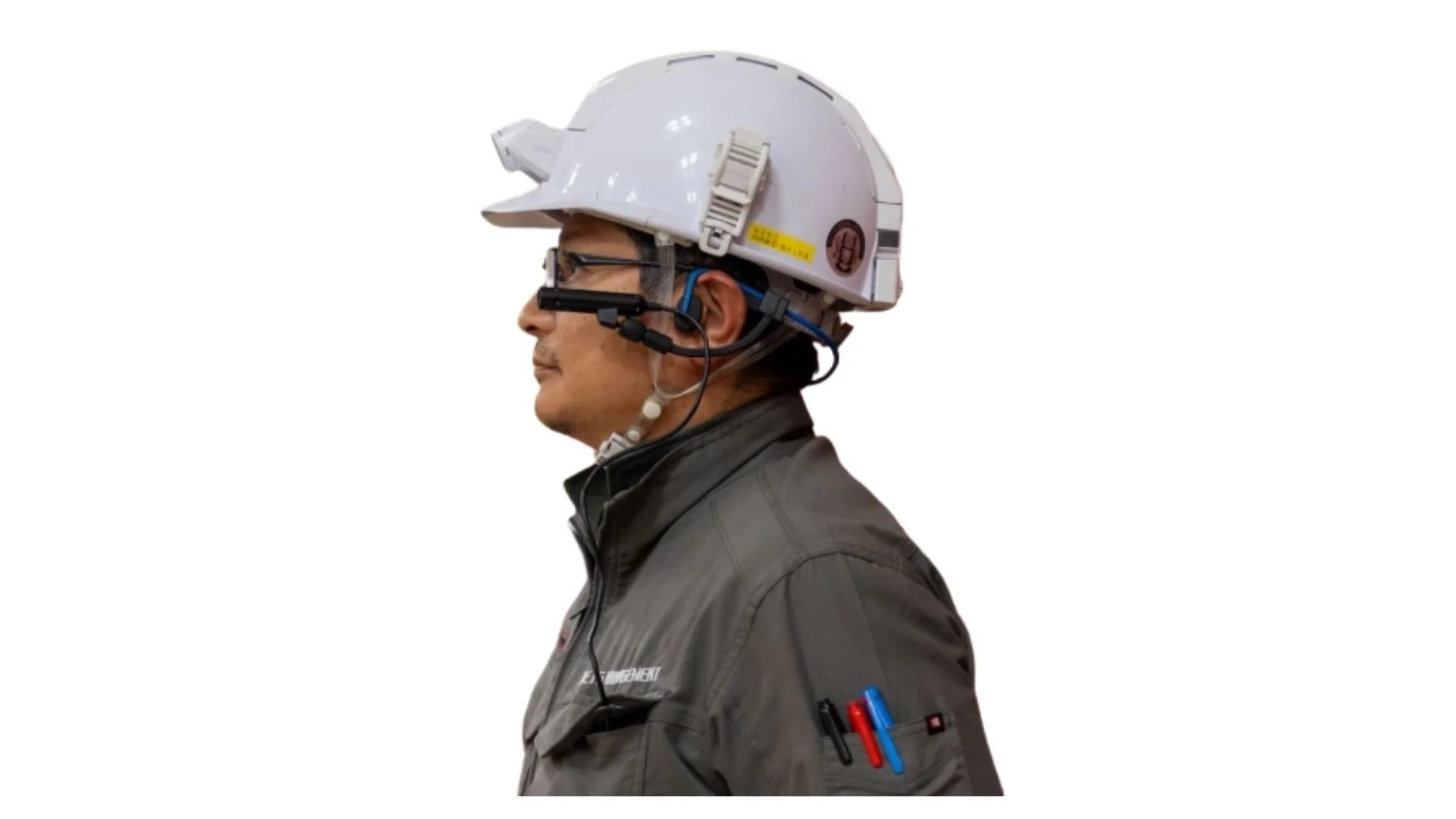 ヘルメットとスマートグラスを装着した作業員