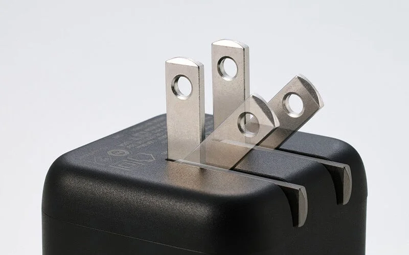 折りたたみ式電源プラグ