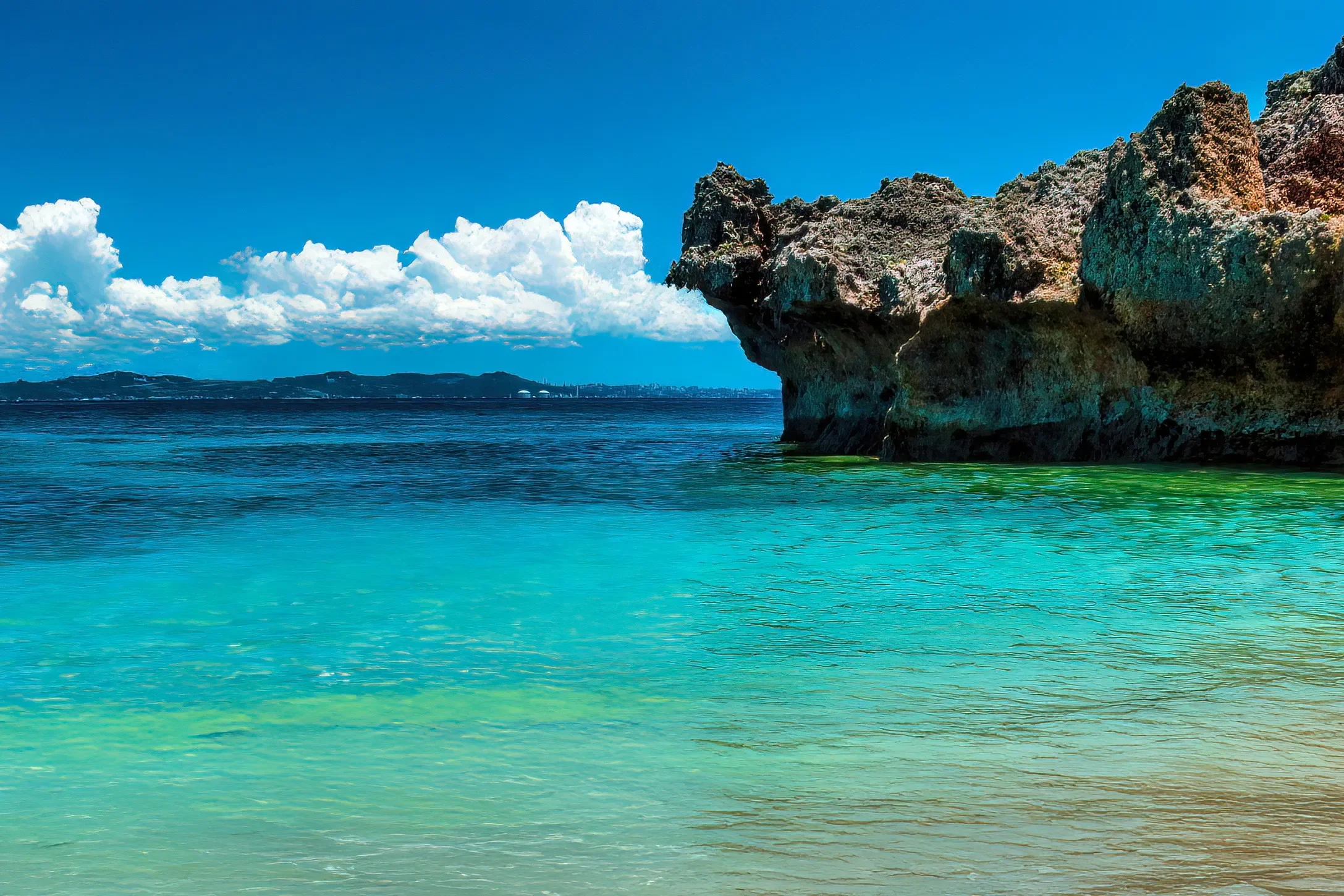 沖縄の美しい海岸線