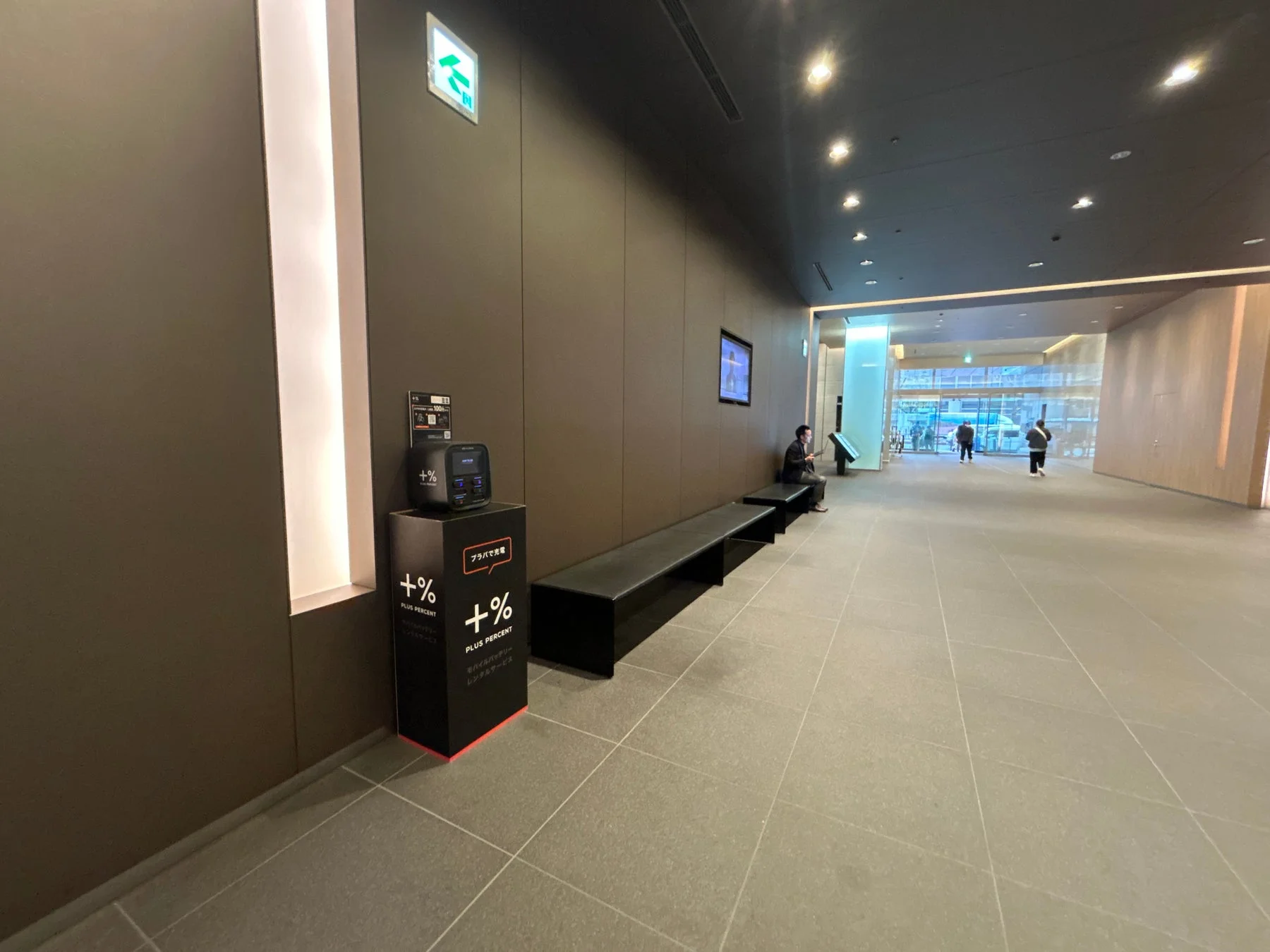 JRJP博多ビル1Fエントランスの設置風景