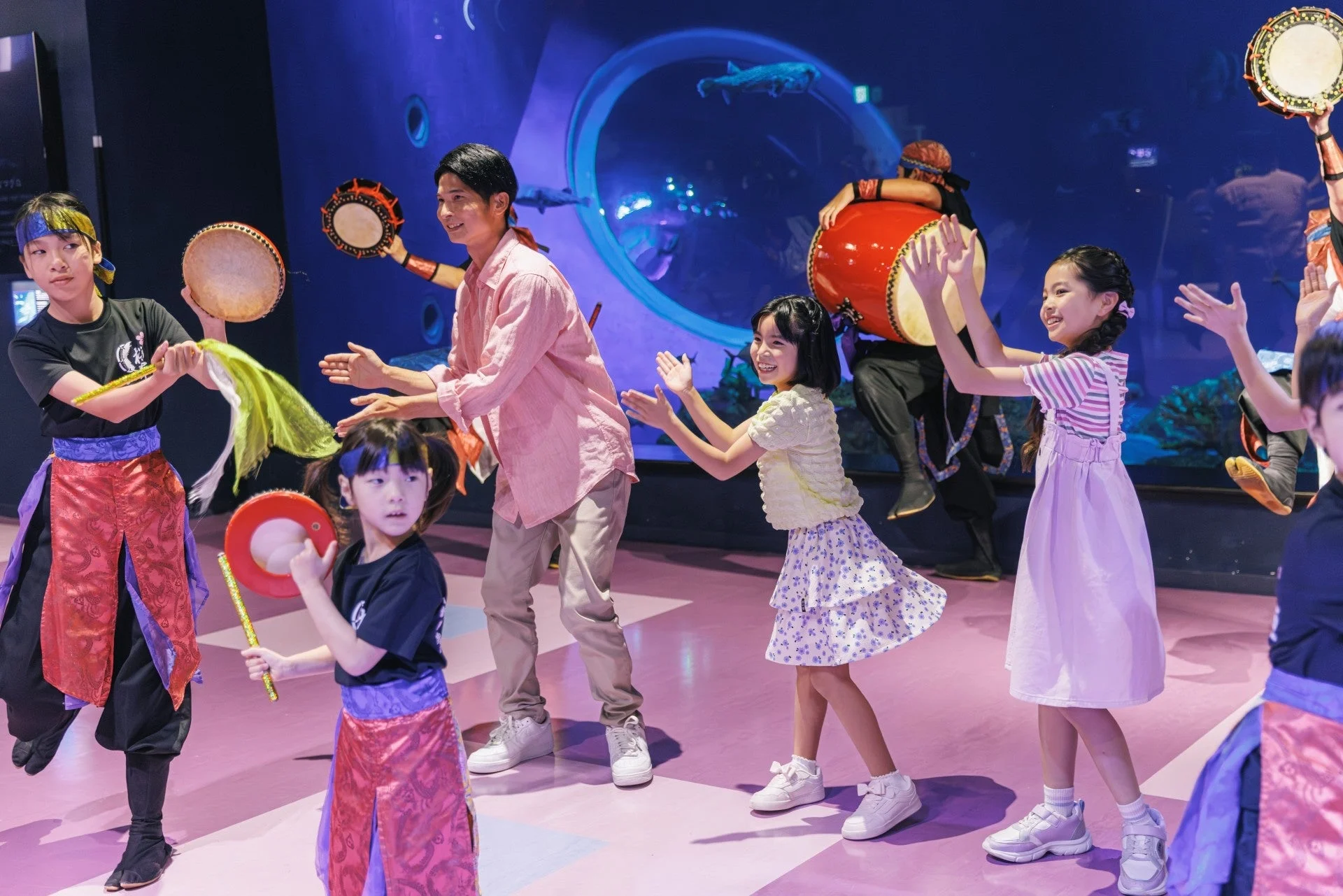 水族館でのエイサーショー、太鼓