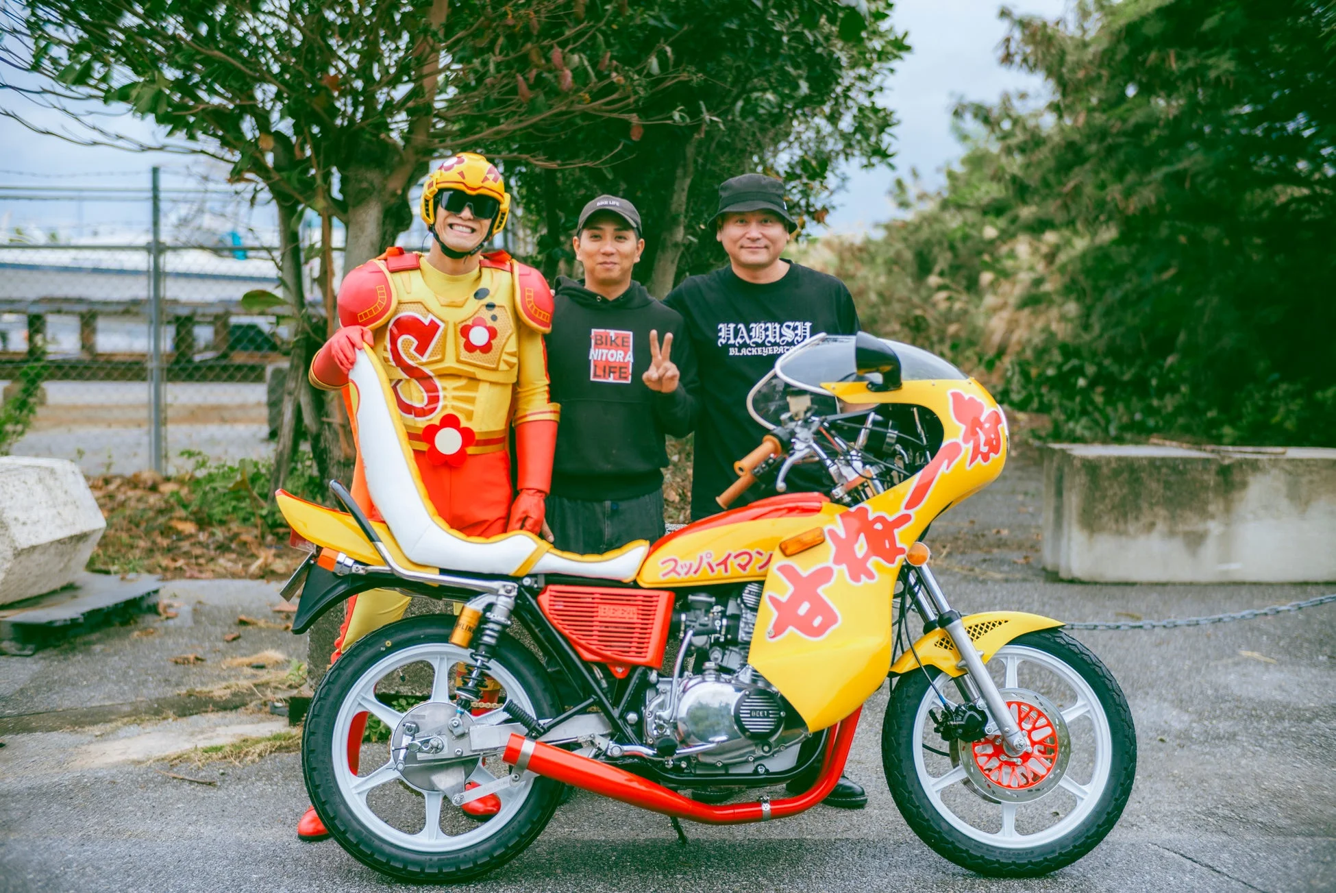 スッパイマンのカスタムバイクとヒーロー