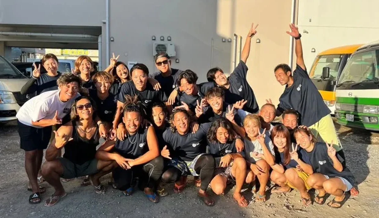 スタッフの集合写真