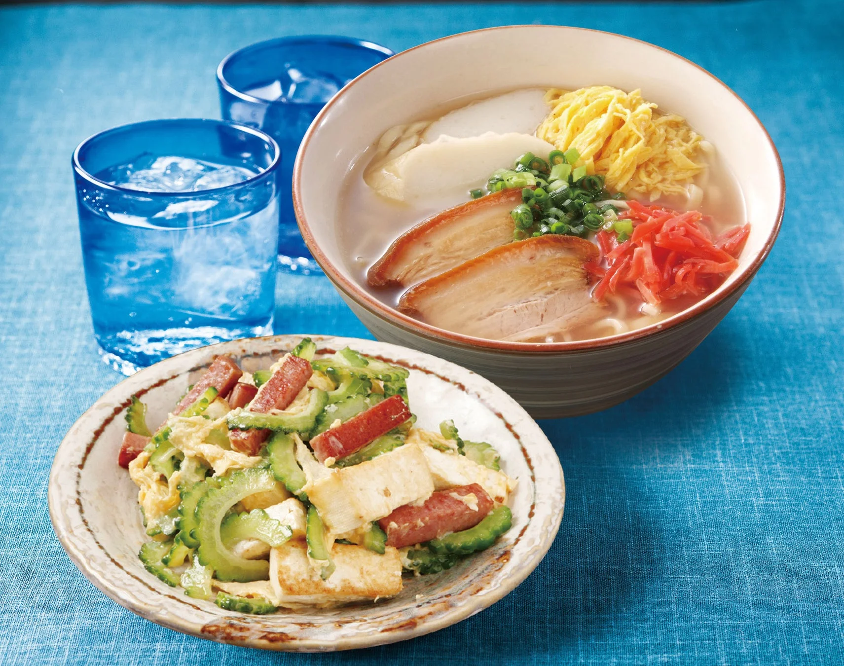 沖縄そばとゴーヤチャンプルー定食