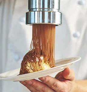 モンブランアイスクリームの調理風景