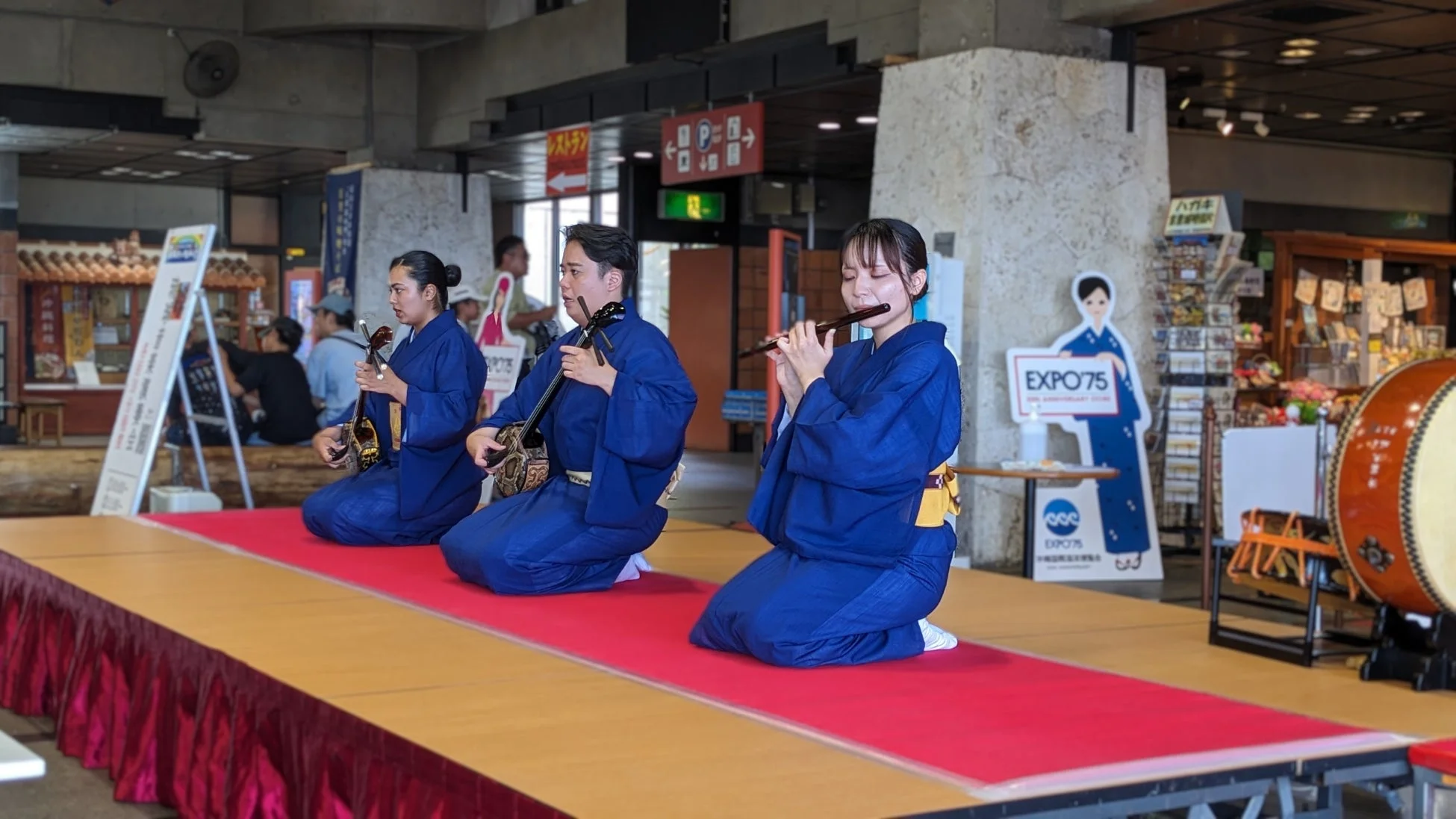 琉球音楽演奏会の様子