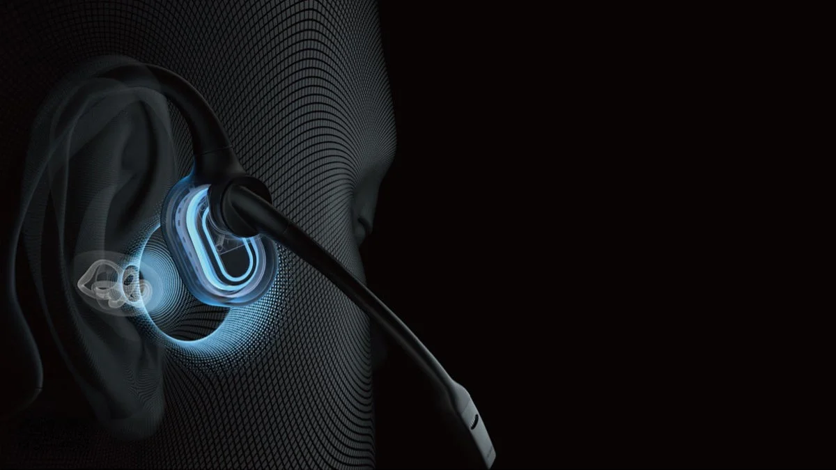 耳に装着されたヘッドセット