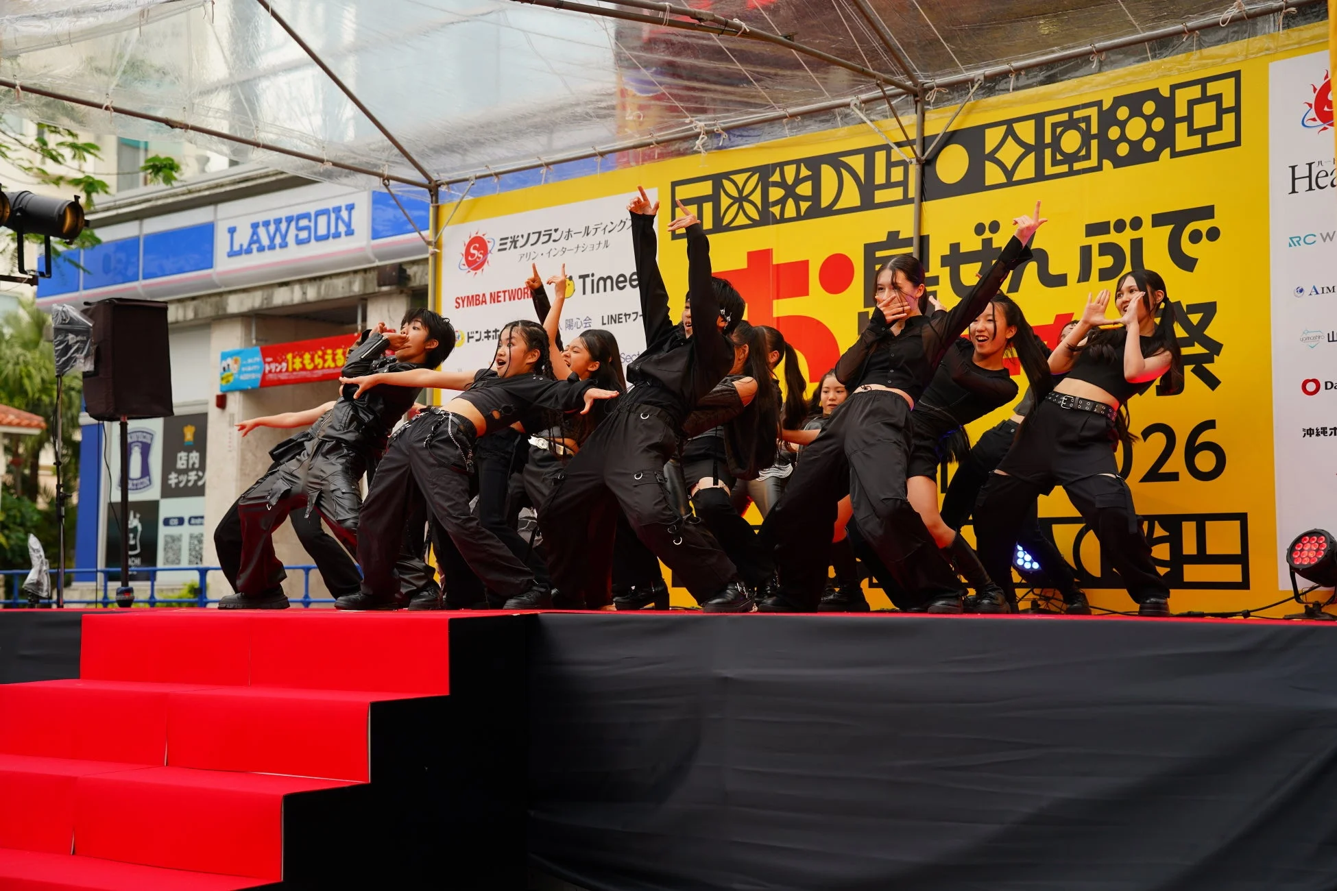 ダンス応援団のパフォーマンス