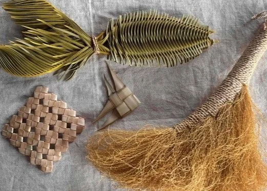 自然素材で作られた様々な手工芸品