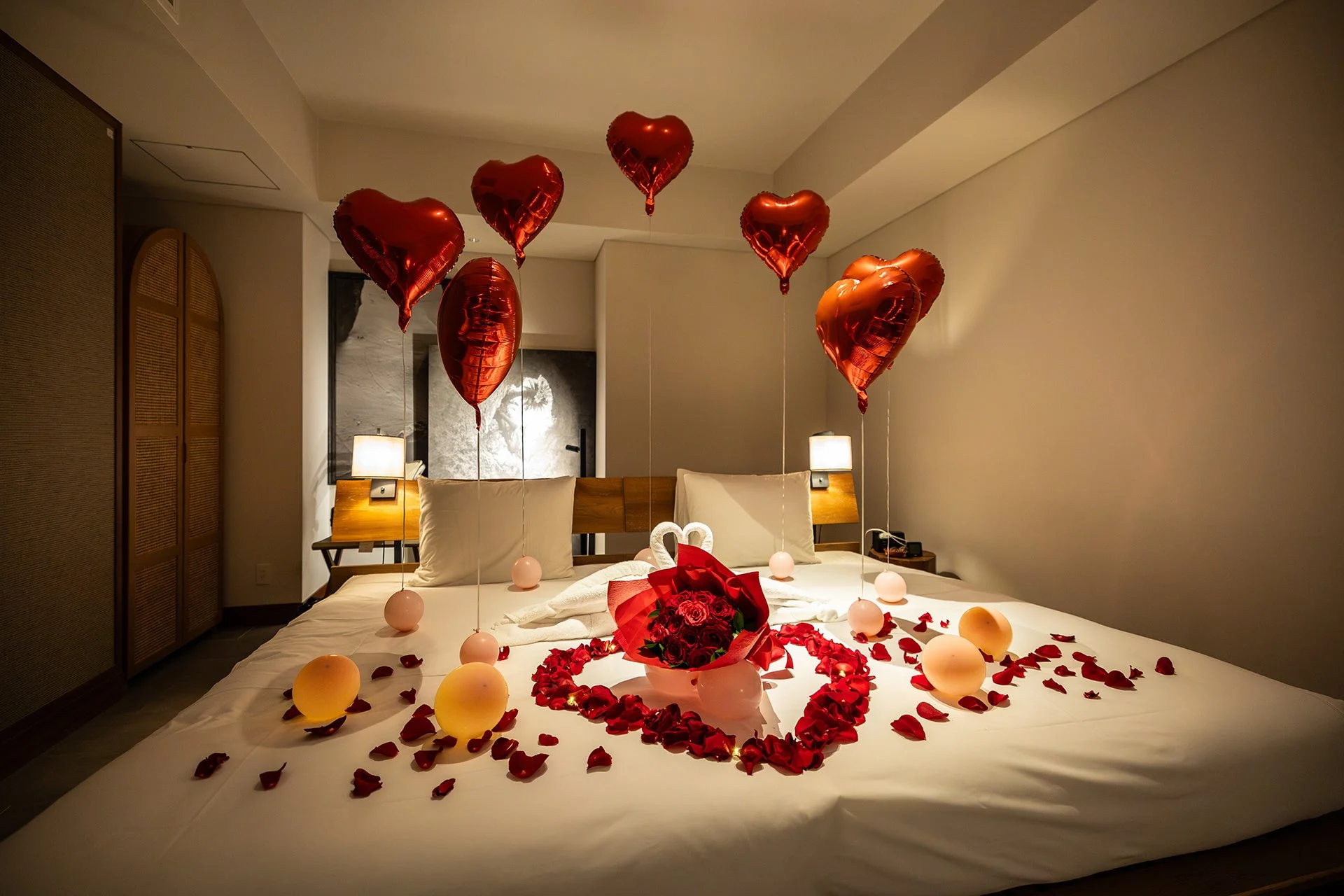 ベッドルームのロマンチックな飾り付け