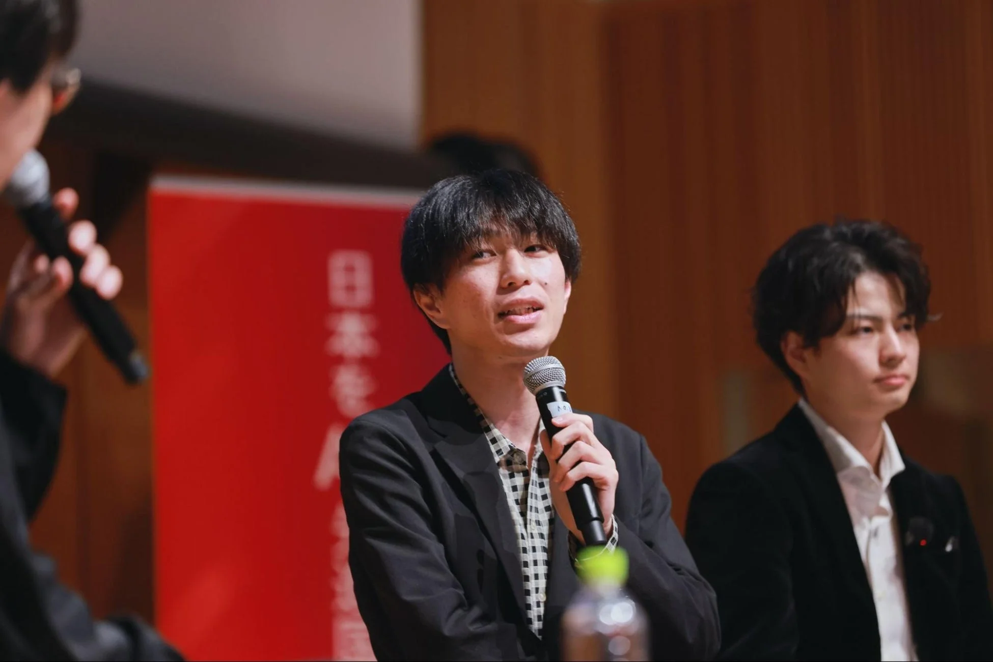 登壇者が話している様子