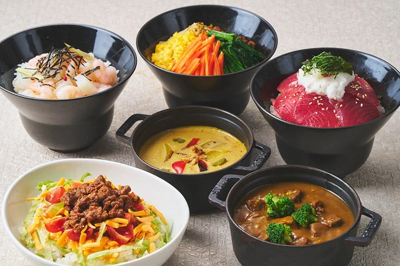 様々な丼物とカレー
