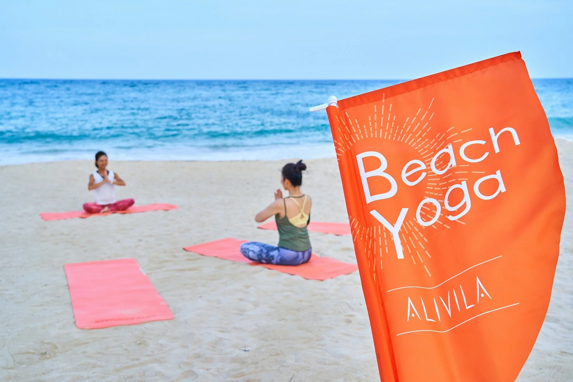 早朝ビーチヨガ