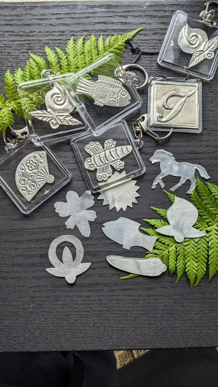 金細工のお守りの作品例