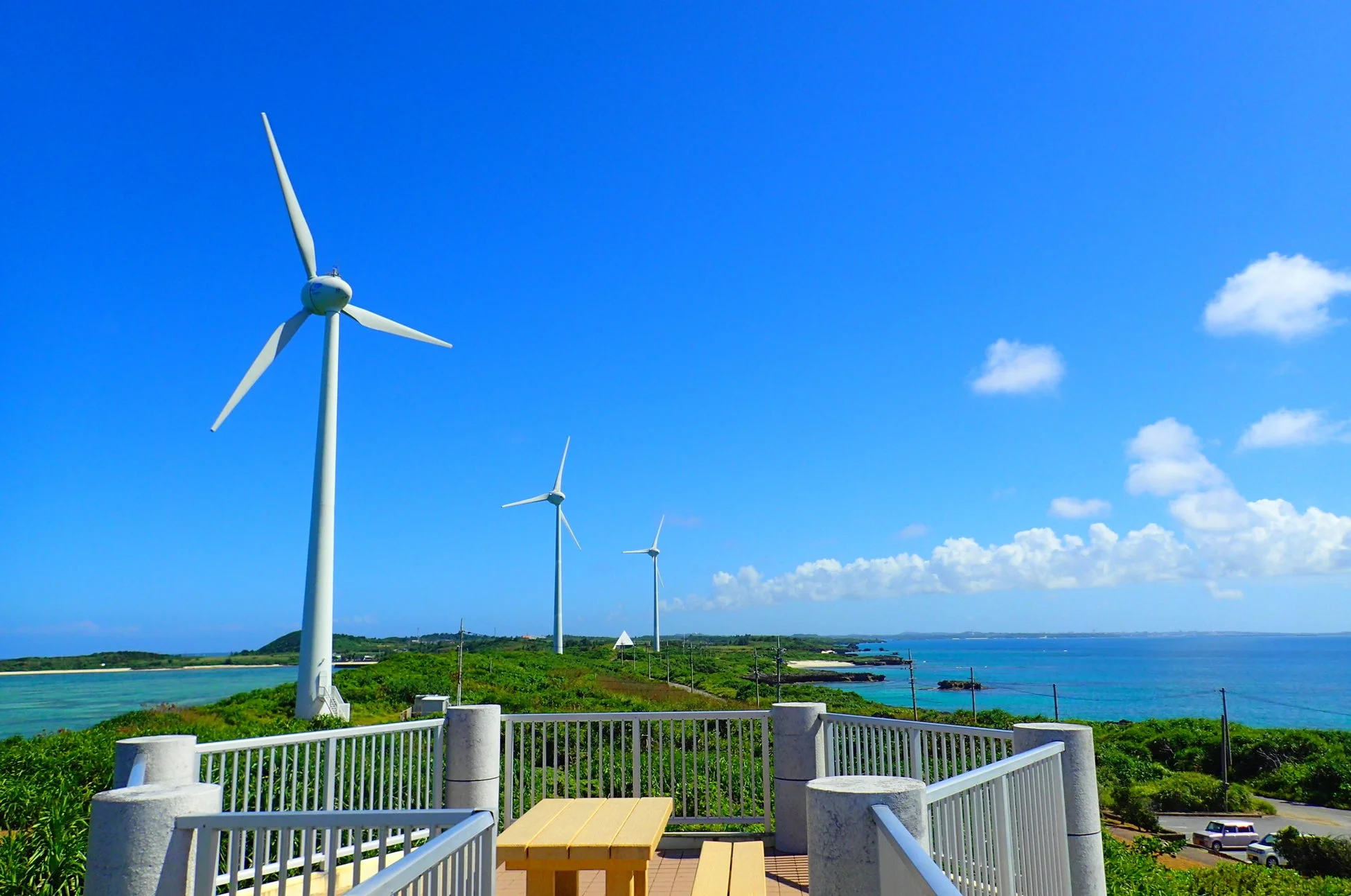 宮古島の風力発電と海