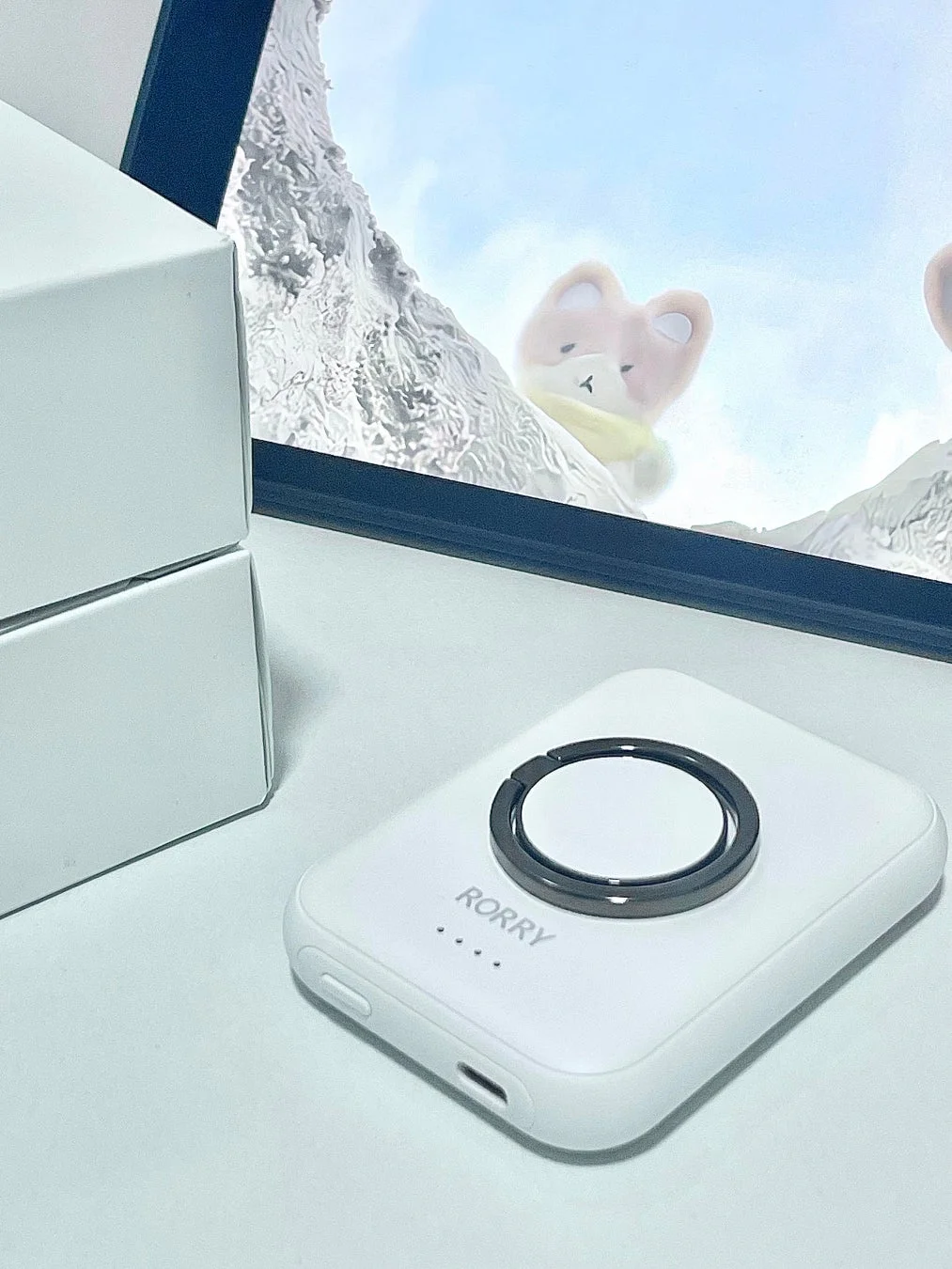 モバイルバッテリーとキャラクター