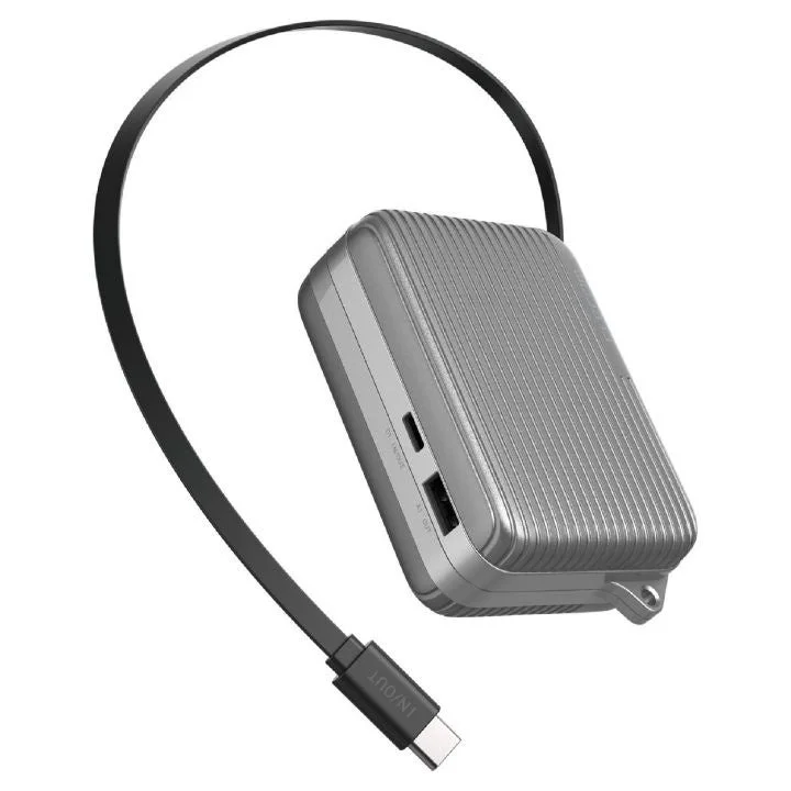 シルバーのコンパクトなモバイルバッテリー