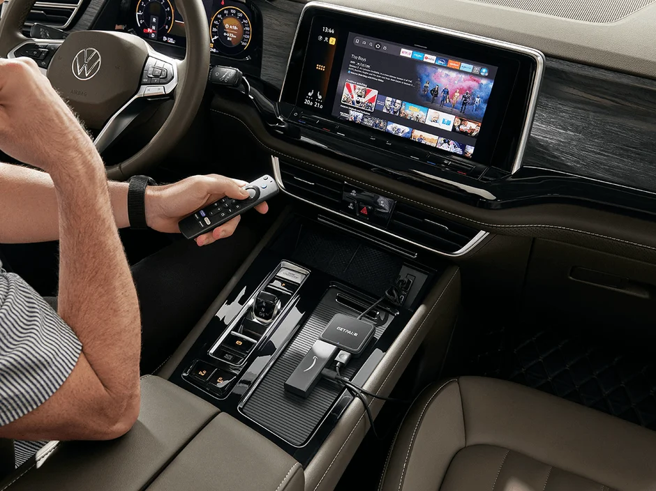 車内での動画視聴の様子