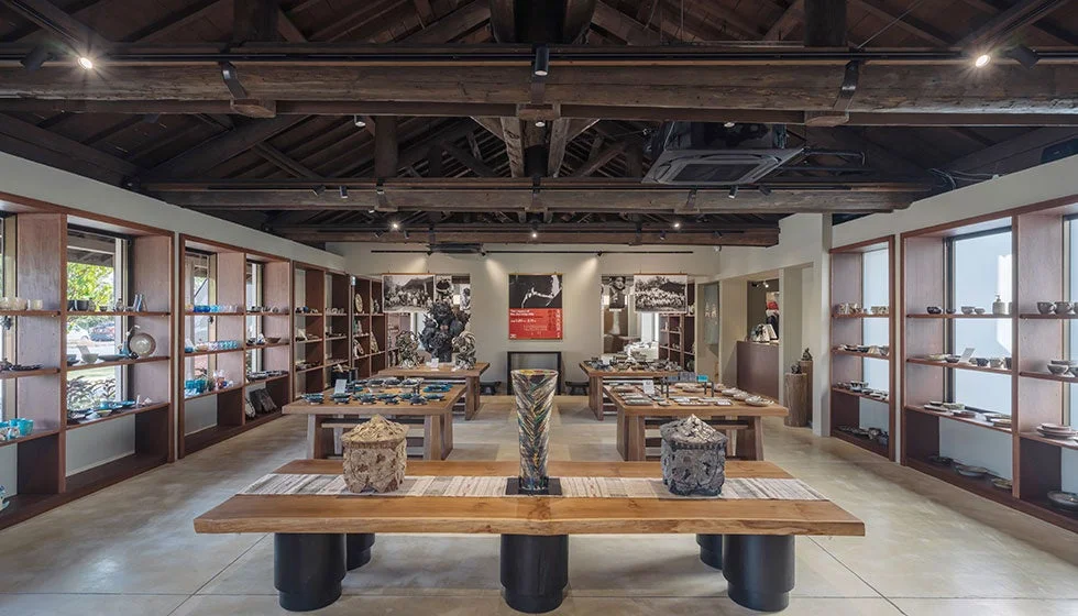 TERRACE WITH POTTERYの店内