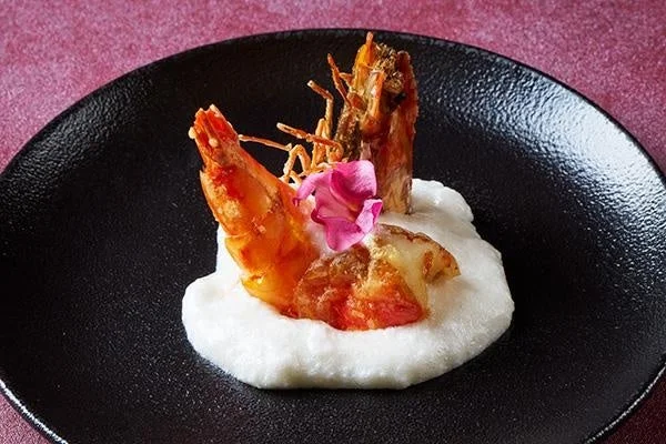 香ばしい揚げ海老の料理