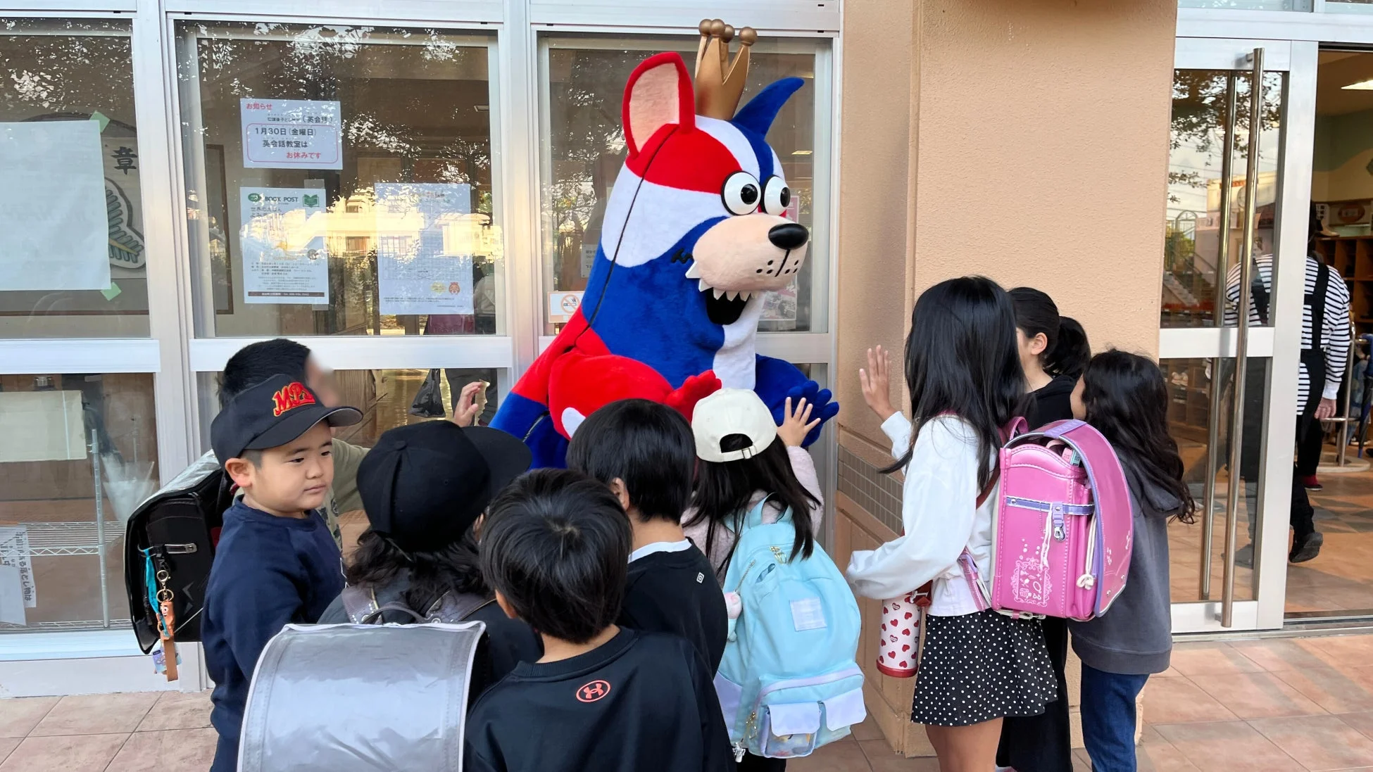 子供たちとゴーディーの交流