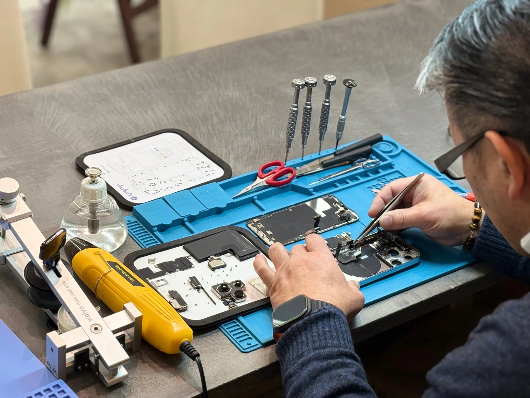 iPhone修理の様子