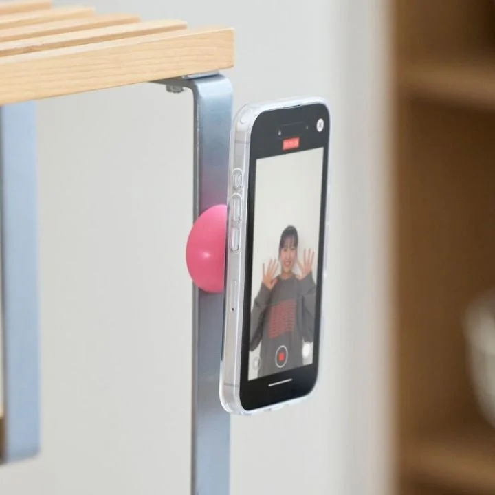 棚に固定されたスマホで撮影