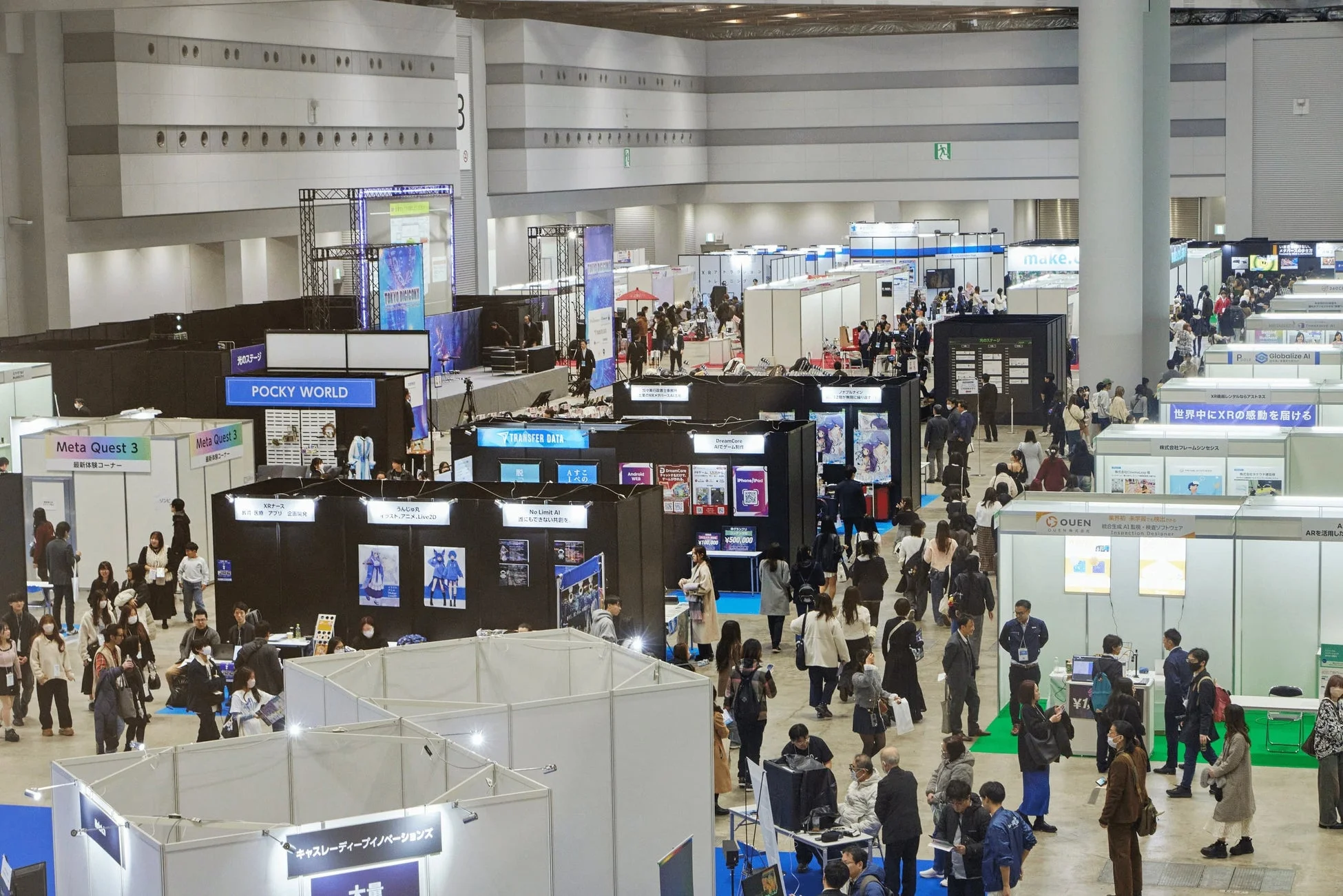 展示会の賑わい