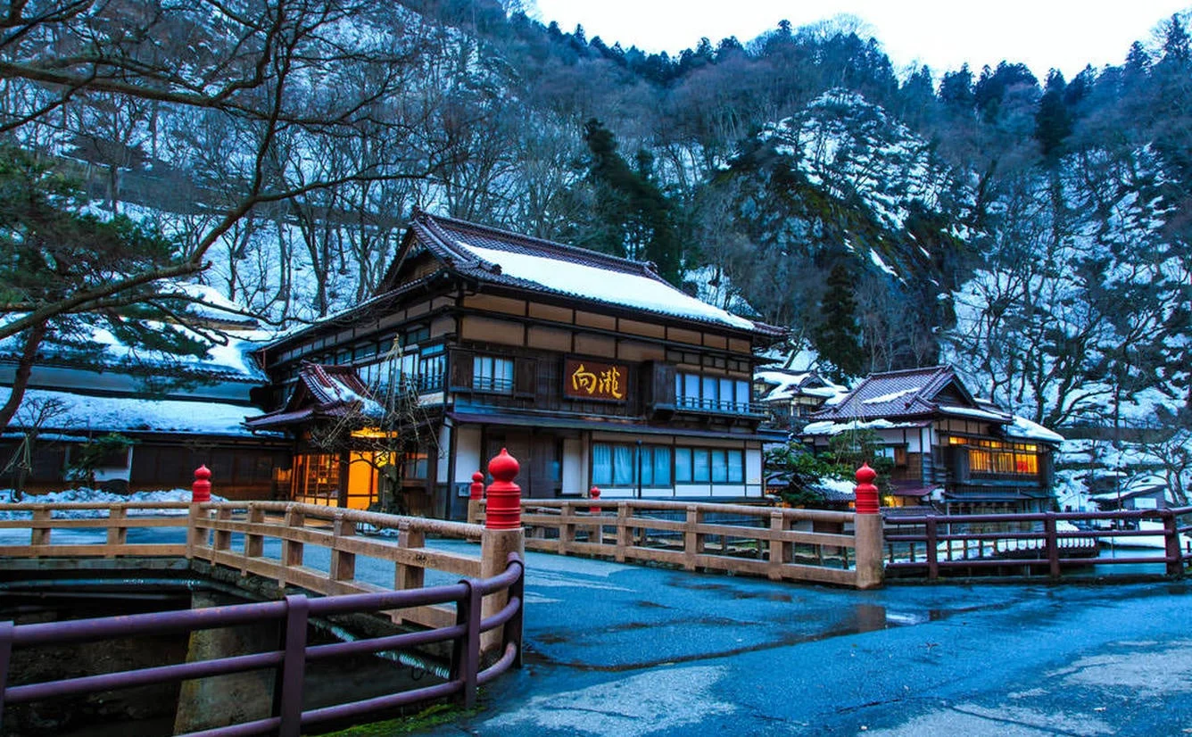 雪景色の温泉旅館