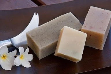 沖縄ハンドメイドソープとプルメリアの花