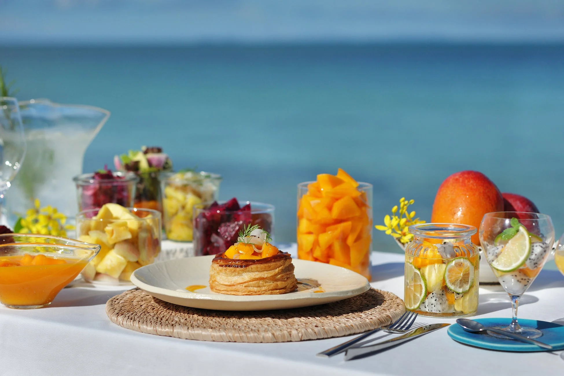 色とりどりのフルーツとデザート