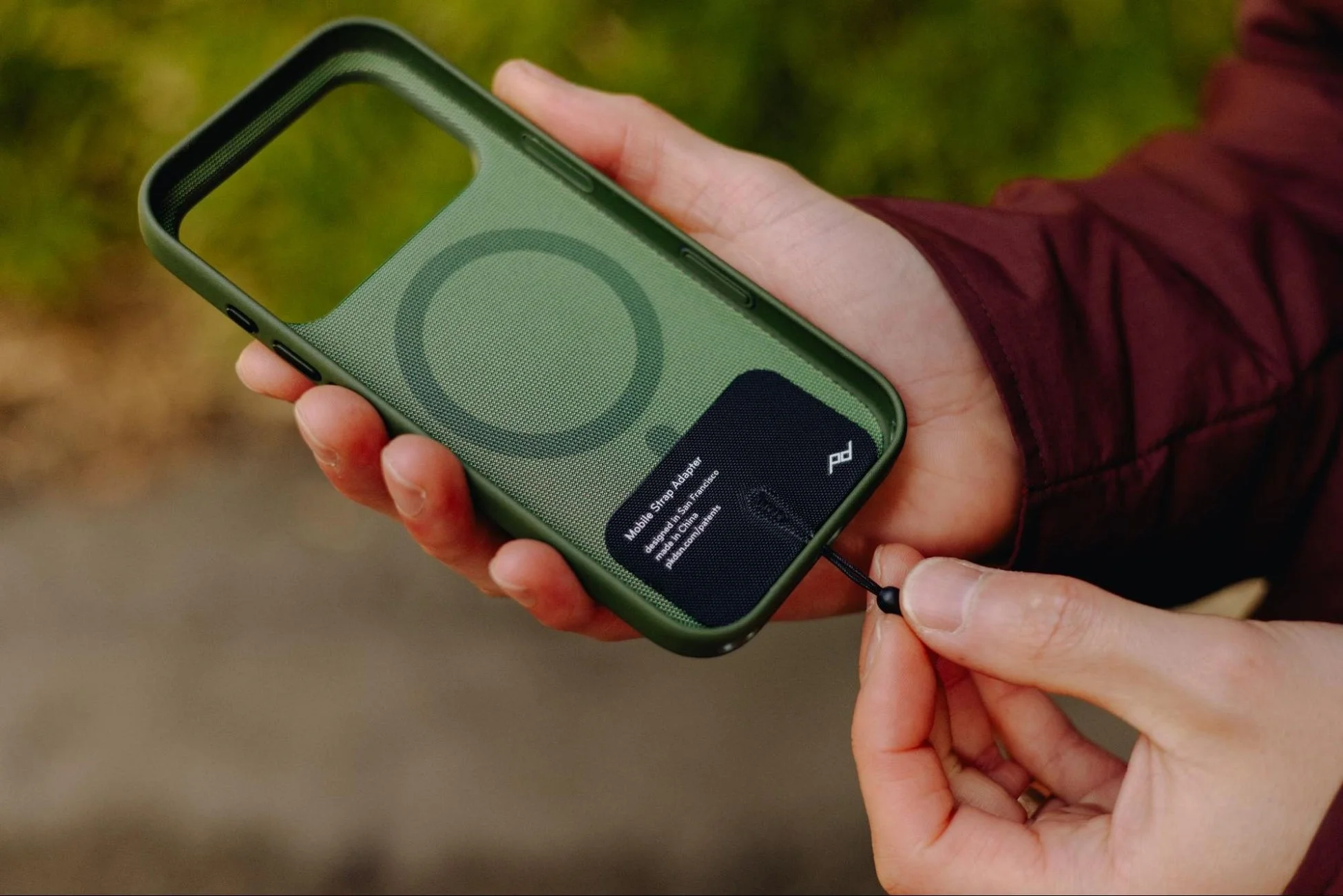 Mobile Strap Adapterの使用例(スマホケースに装着)