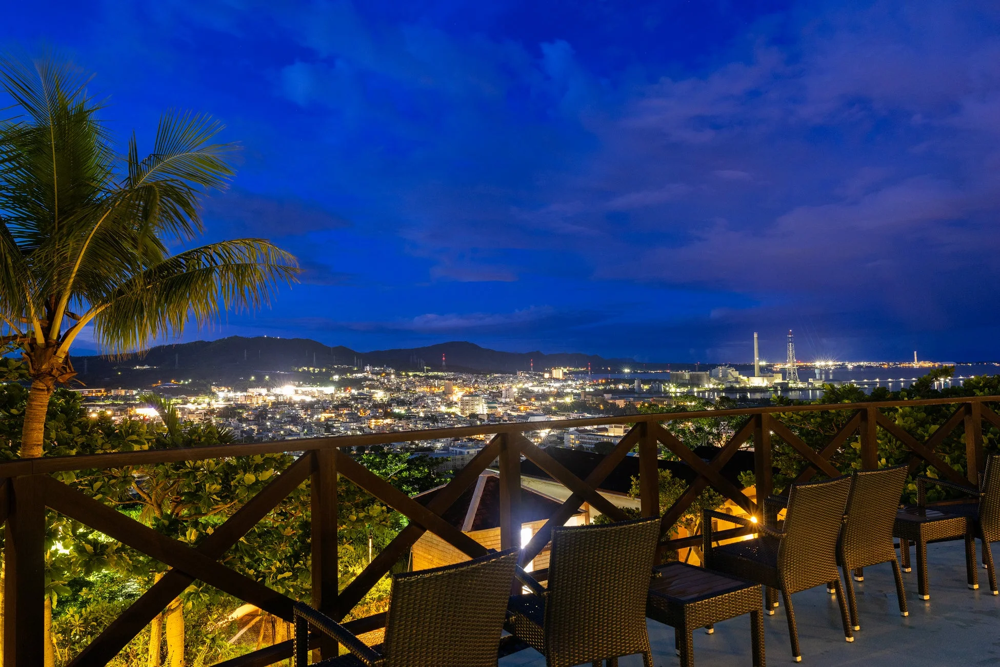 高台から見下ろす美しい夜景