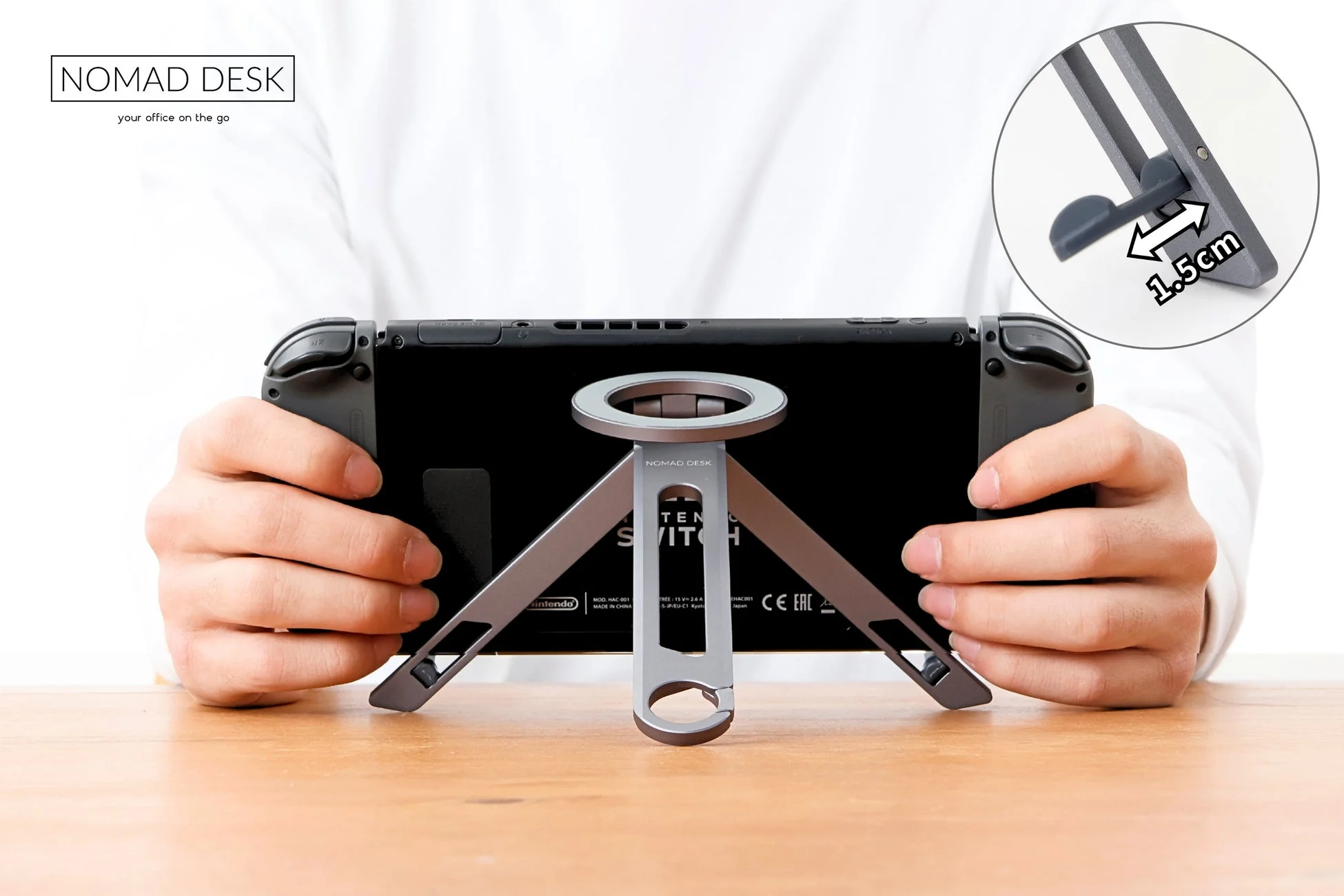 Nintendo Switchをクレードルに設置した様子