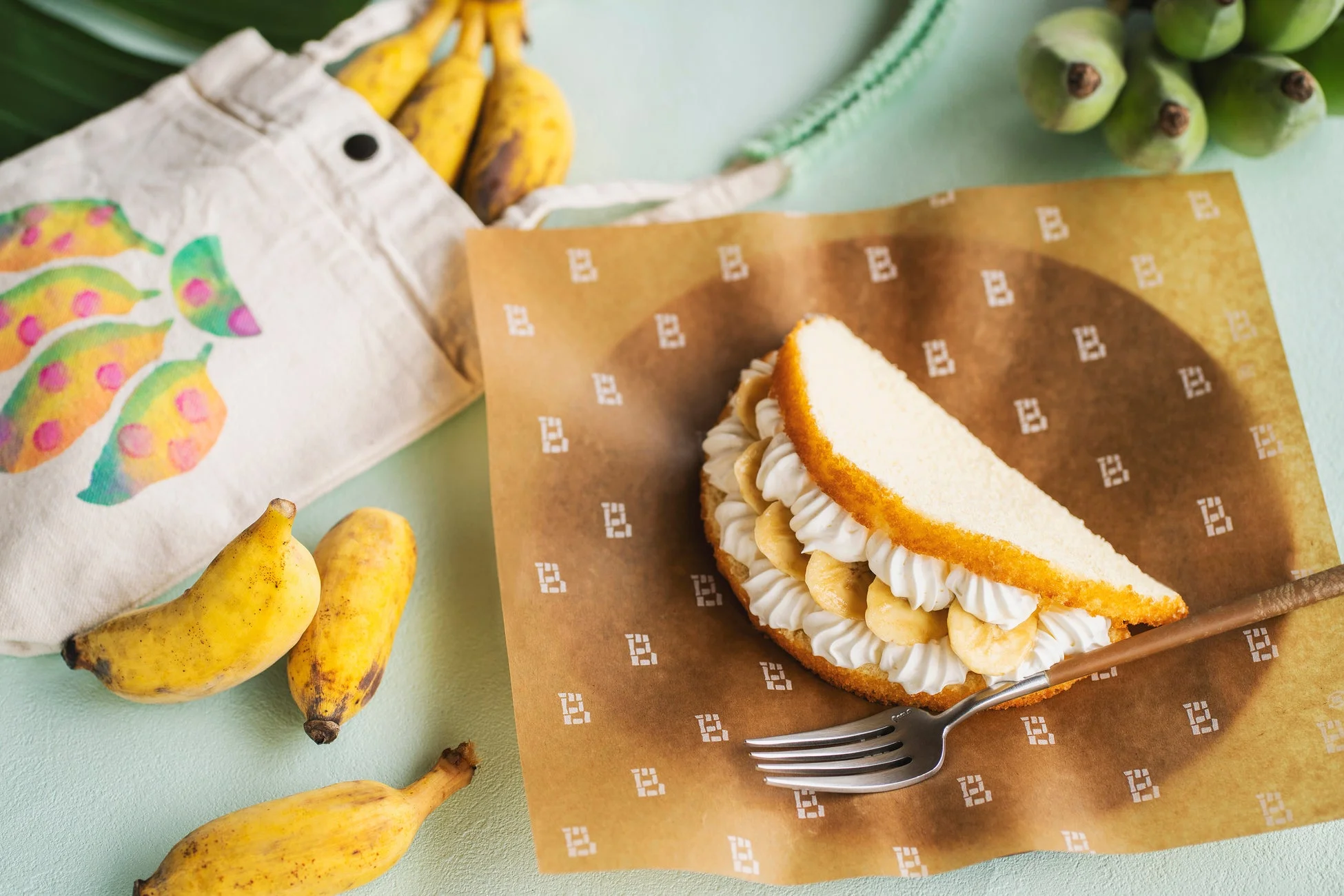 バナナオムレットとトートバッグ