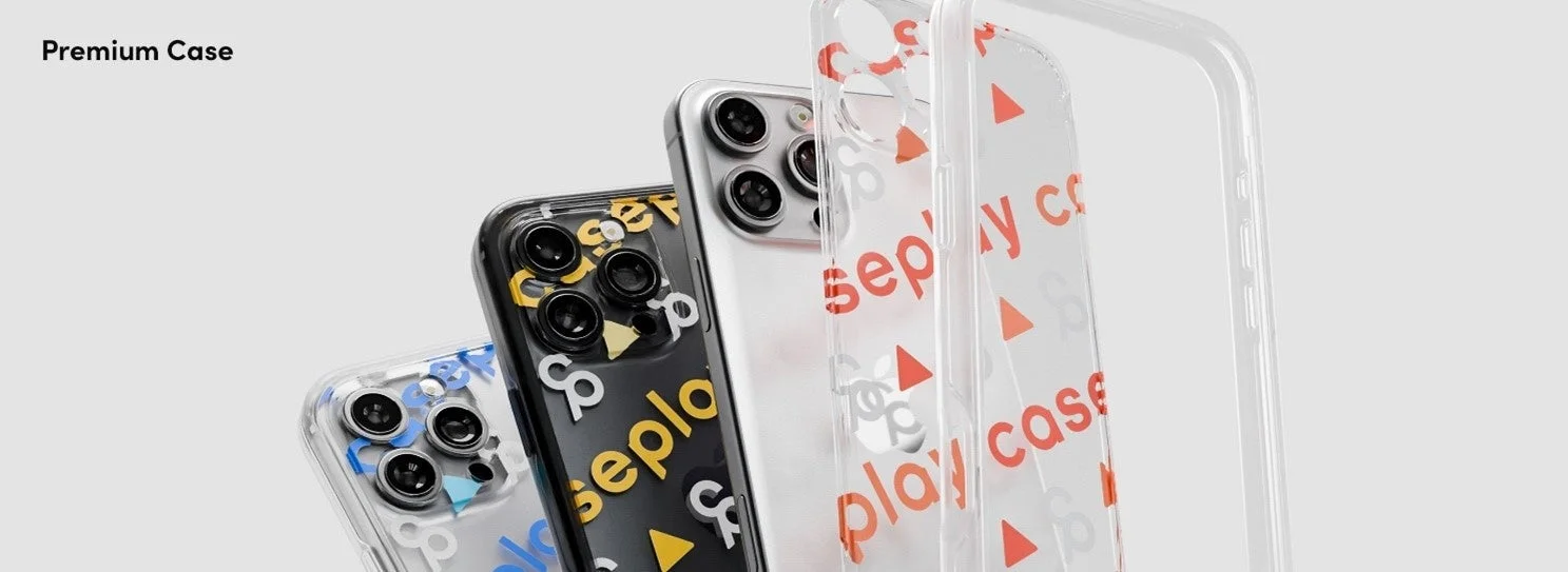 複数のスマートフォンが、それぞれ異なるデザインや文字のパターンがあしらわれた透明なケースを装着して並べられています。