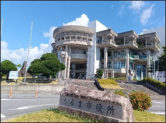 うるま市役所の外観