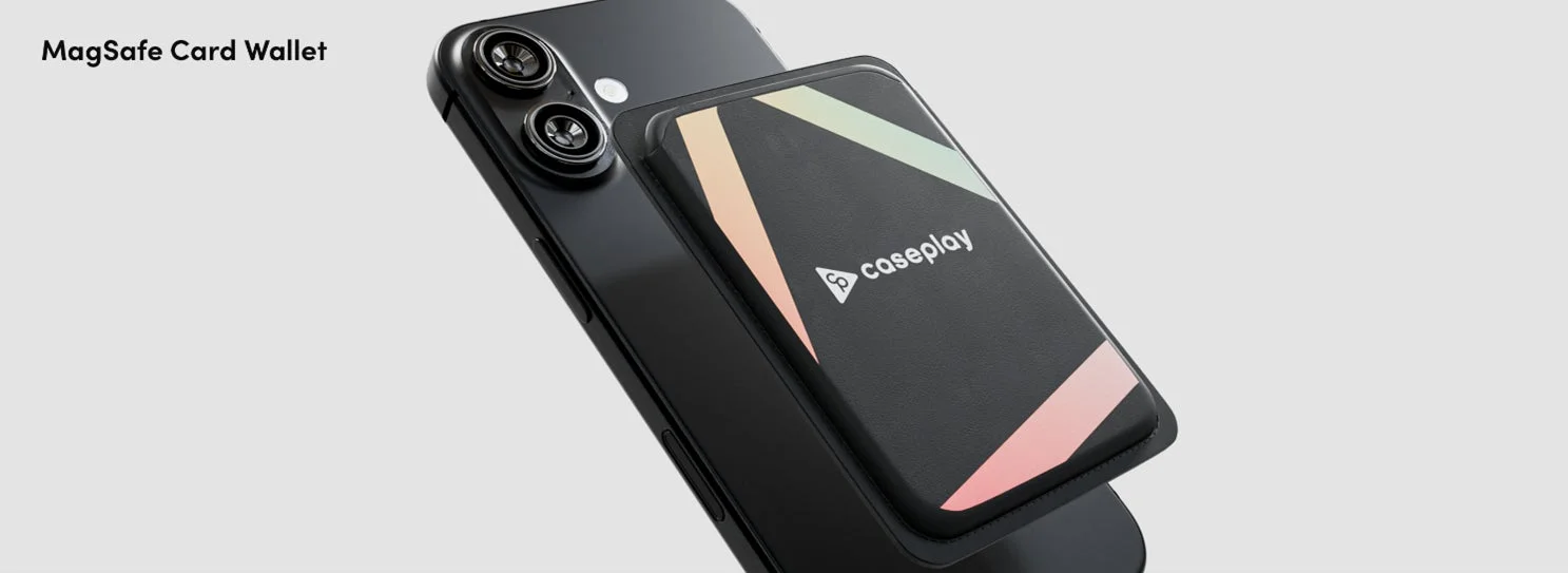 iPhoneの背面にMagSafe対応のカードウォレットが装着されている様子