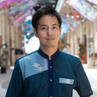 男性,アジア人,ポートレート,シャツ,ファッション,屋内,笑顔,カジュアル,モダン