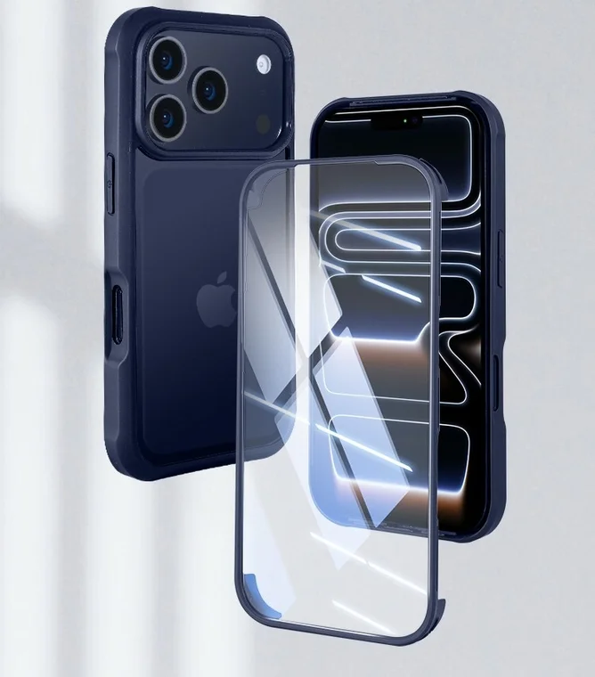 ネイビーカラーのiPhoneに装着されたクリアケース