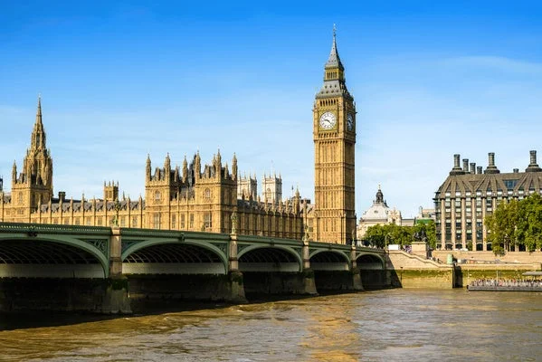 ロンドンのビッグベンと国会議事堂